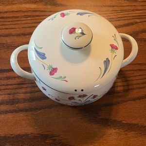 Lenox 3 quart metal covered casserole